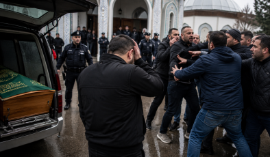 Köln’de Cenaze Görevlisine Cami Avlusunda Saldırı