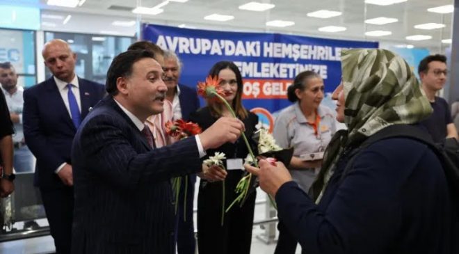 Türkiye’de Gurbetçilere Çiçekli Karşılama.