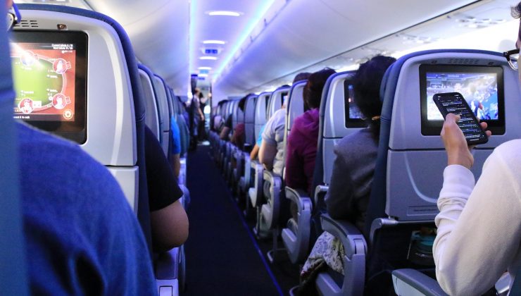 Uçuşlarda El Bagajı Ücertsiz Oluyor. Ayrıca 600 Avroya Kadar Tazminat Hakkı Verilecek.