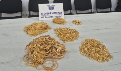 Kapıkule’den Çıkış Yapan Araçta 700 Bin Avro Değerinde Altın Takı Yakalandı.
