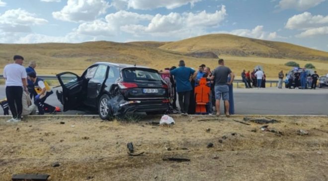 Gurbetçi Ailenin Karıştığı Kazada 1 Kişi Hayatını Kaybederken, 7 kişi Yaralandı.