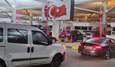 Türkiye’ye Tatile Gelen Gurbetçi Vatandaşın Aracı Yetkisiz Kullanım Gerekçesiyle Bağlandı. Toplamda 444 Bin Lira Ceza Yazıldı.