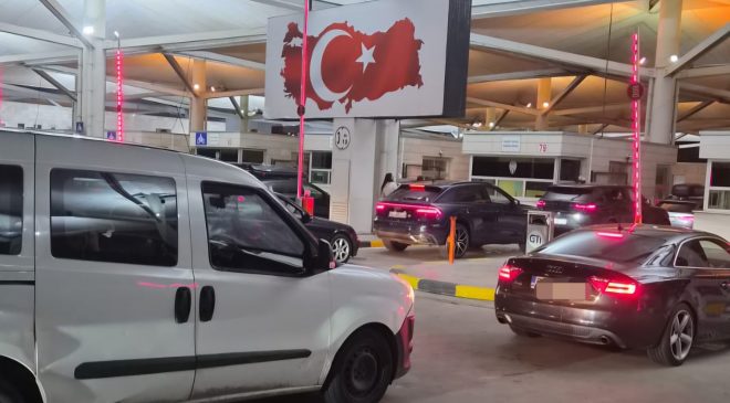 Türkiye’ye Tatile Gelen Gurbetçi Vatandaşın Aracı Yetkisiz Kullanım Gerekçesiyle Bağlandı. Toplamda 444 Bin Lira Ceza Yazıldı.