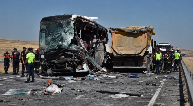 Ankara’da Trafik Kazası: Biri Gurbetçi 3 Kişi Hayatını Kaybetti, 24 Kişi Yaralandı.