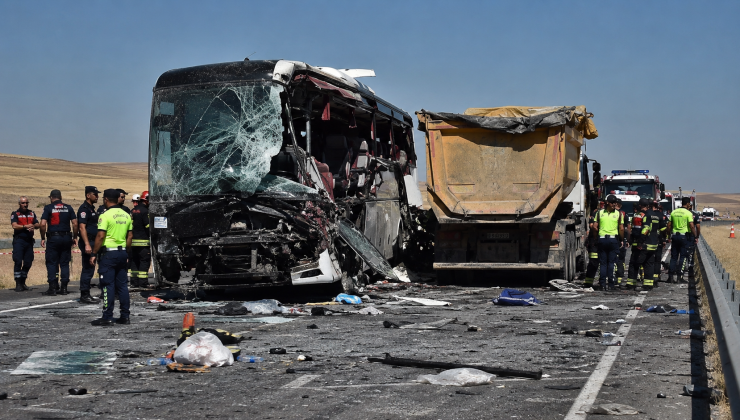 Ankara’da Trafik Kazası: Biri Gurbetçi 3 Kişi Hayatını Kaybetti, 24 Kişi Yaralandı.