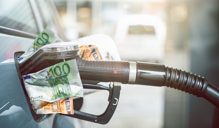 ADAC’dan Almanya’daki yakıt sistemine sert bir itiraz geldi: “12:00 kuralı kaldırılmalı”