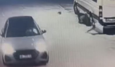 Edirne’de Bir Akaryakıt İstasyonunda Yabancı Plakalı Araç Sürücüsü 2 Kişiye Çarptı.