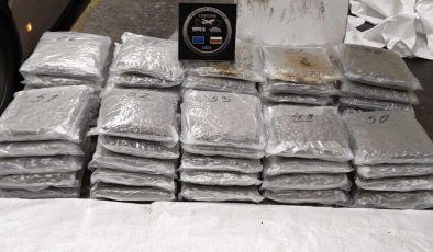 Kapitan Andreevo’da Türk plakalı araçta 57 kilo uyuşturucu ele geçirildi: