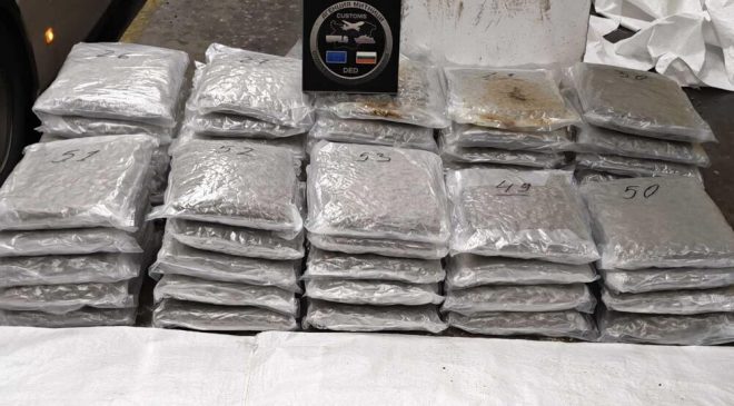 Kapitan Andreevo’da Türk plakalı araçta 57 kilo uyuşturucu ele geçirildi: