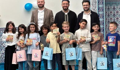 MİNİKLER OKULA CAMİDEN DUALARLA UĞURLANDI