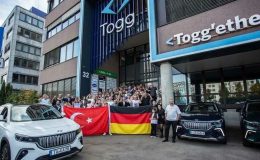 Almanya’daki Togg sahipleri Stuttgart’ta gövde gösterisi yaptı