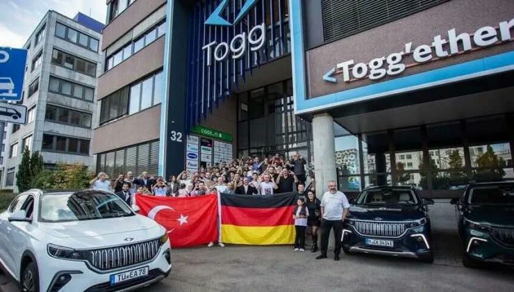 Almanya’daki Togg sahipleri Stuttgart’ta gövde gösterisi yaptı