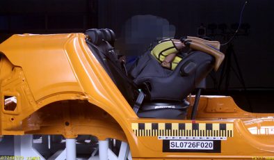 DİKKAT ! BU İKİ ÇOCUK OTO KOLTUĞU KAZA DURUMUNDA FELAKETE NEDEN OLABİLİR!