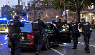 Düğün Konvoyunda Havaya Ateş Edildiği İddia Edilmesi Üzerine Onlarca Polis Olay Yerine Akın Etti.
