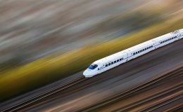 ALMANYA’DA TREN SEYAHATİNDE YENİ DÖNEM: AVRUPA HİZMETLERİ ARTIRILIYOR, BİLET FİYATLARI SABİT KALIYOR
